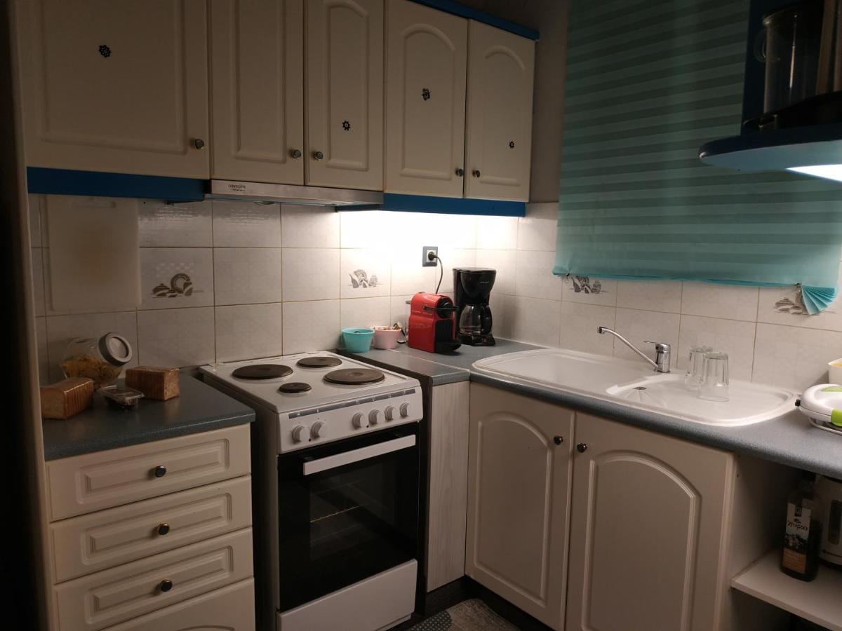 Cozy Apartment Near Metro Station Agia Marina Atena Exterior foto